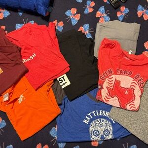 🟥Entire Lot of 8 assorted tops/ ALL FOR ONLY $8/ That’s $1 ea.